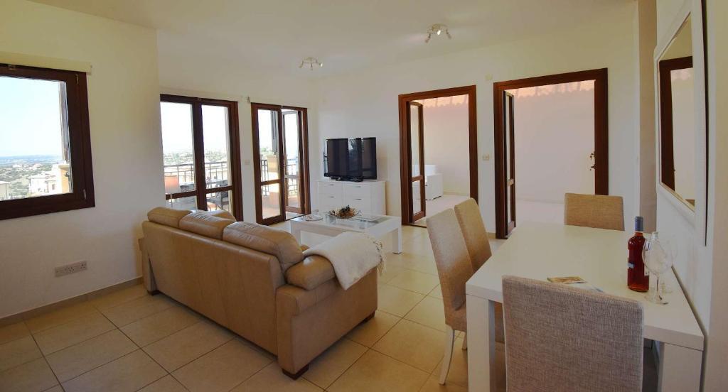 Куклия: 1 bedroom Apartment Pyrgos with beautiful sea and sunset views, Aphrodite Hills Resort