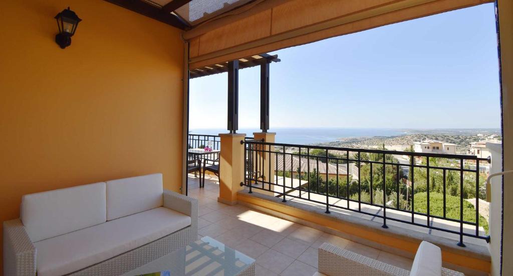 Куклия: 1 bedroom Apartment Pyrgos with beautiful sea and sunset views, Aphrodite Hills Resort