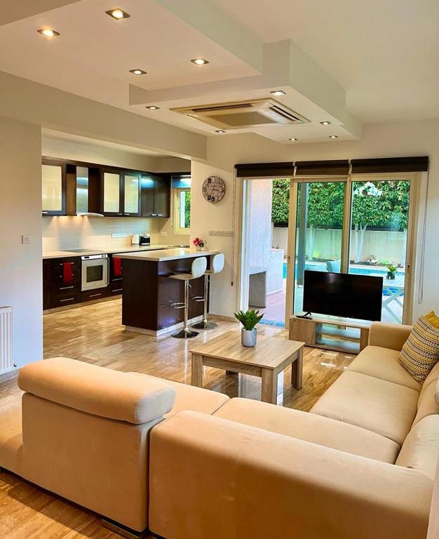 Айос-Атанасиос: El Soleo Luxury Villa