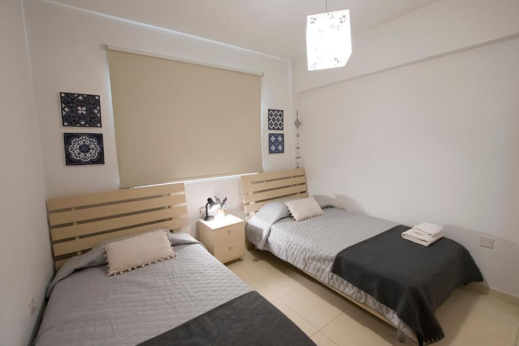 Паралимни: New Beautiful Sea View 2 Bdrm Flat With Pool!