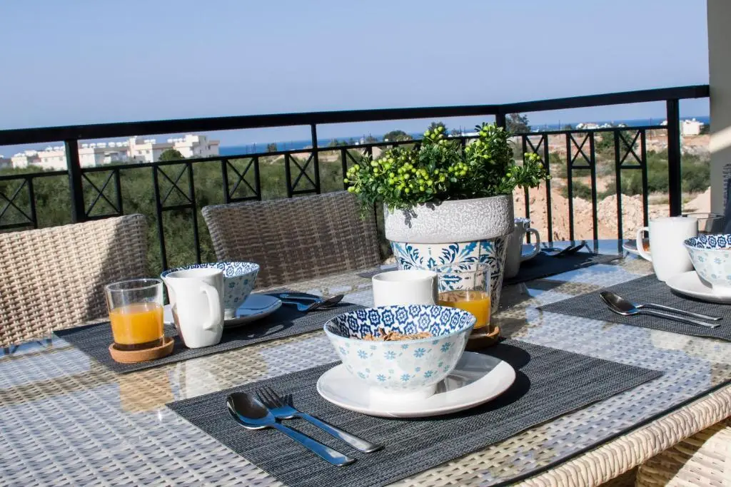 Паралимни: New Beautiful Sea View 2 Bdrm Flat With Pool!