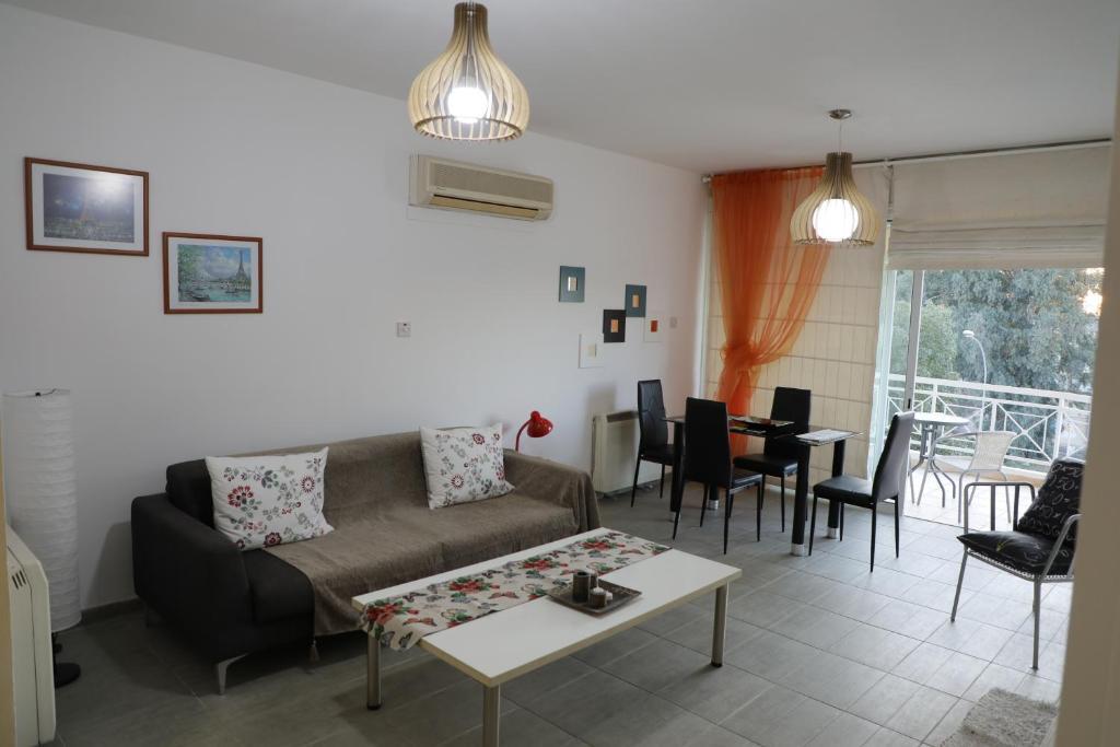 Агиа-Варвара: European Uni Apartment