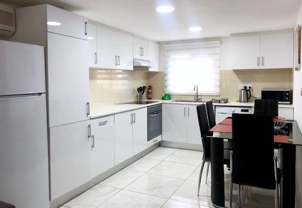 Гермасойя: Seafront - 2 Bedroom Modern