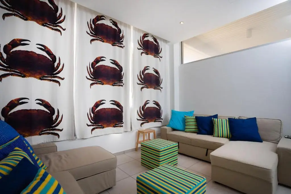 Агиос Тихонас: Athenaeum Beachside Apt by Trulycyprus