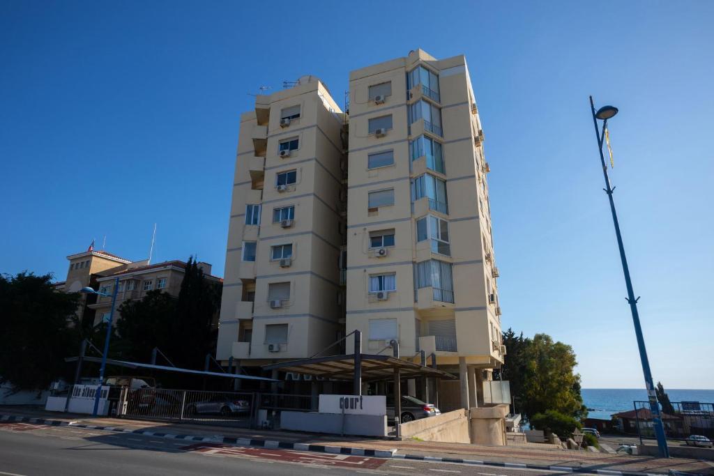 Агиос Тихонас: Athenaeum Beachside Apt by Trulycyprus