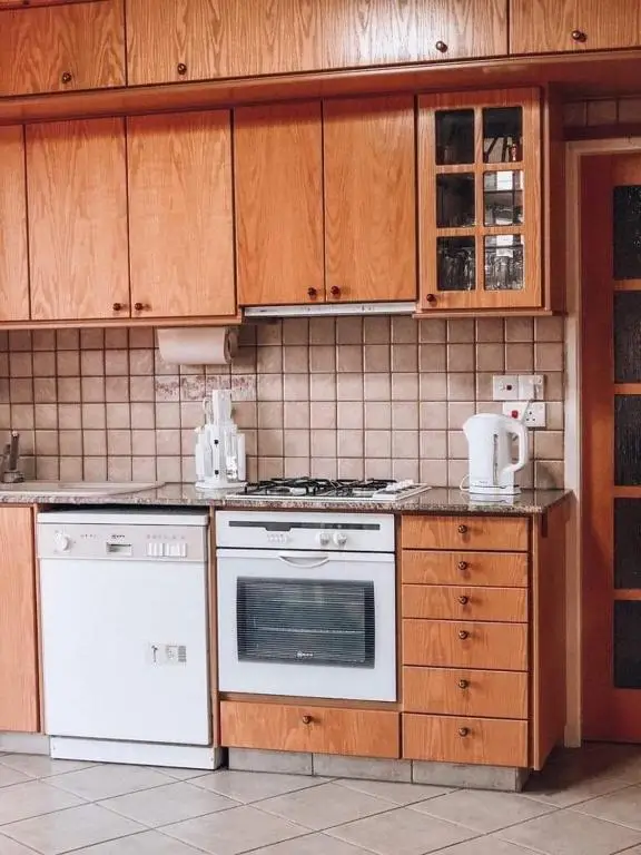 Какопетрия: Agridia View House