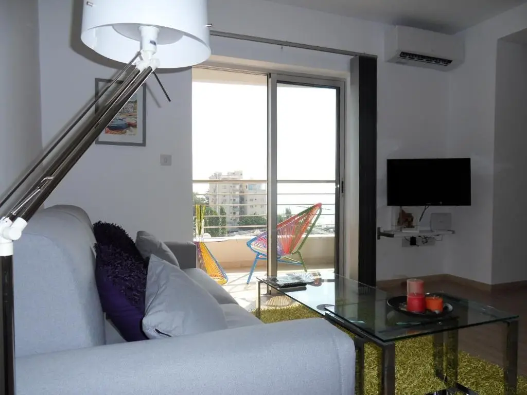 Лимассол: Eden Beach Apartment 611