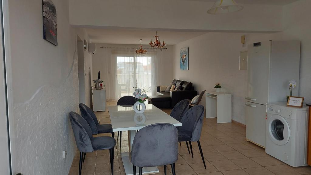 Айя-Напа: NISSI GOLDEN SANDS SEA VIEW 2 BEDROOM Apartment