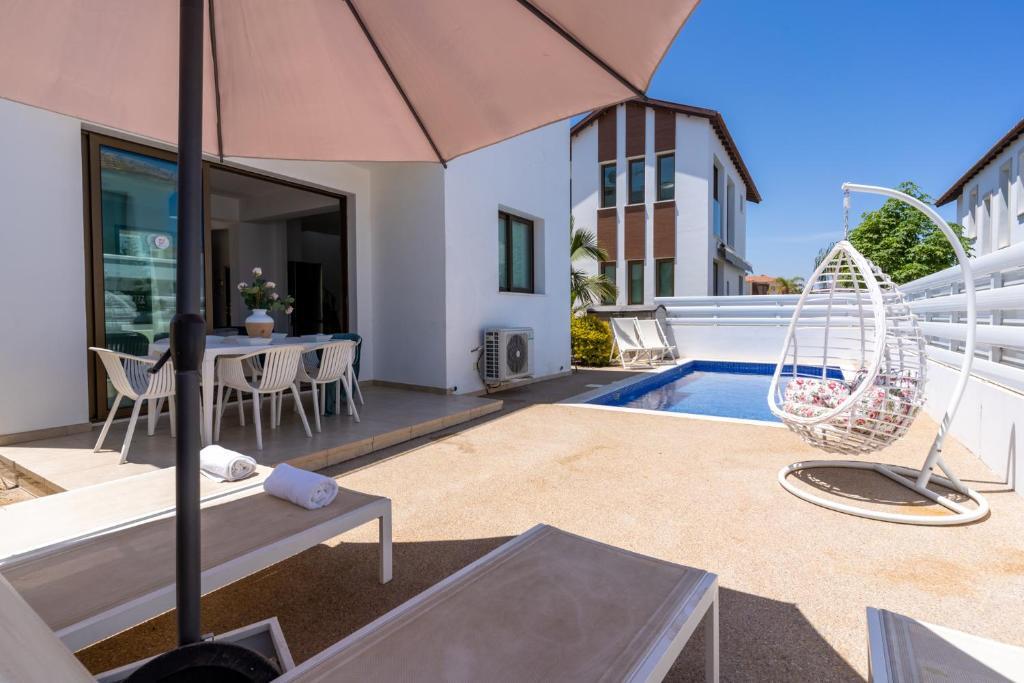 Sea La Vie 3-BR Villa in Protaras — фото 1