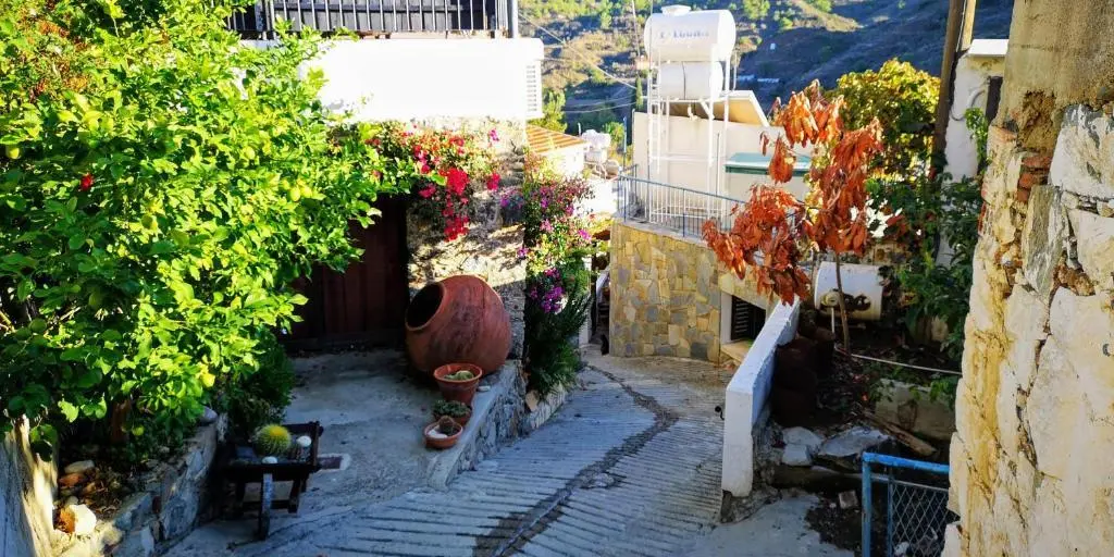 Какопетрия: Mountain Traditional Village House Writer's Retreat