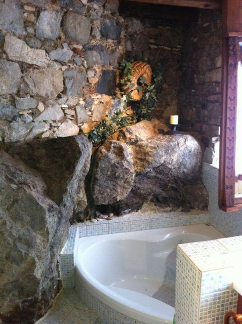 Какопетрия: Mountain Traditional Village House Writer's Retreat