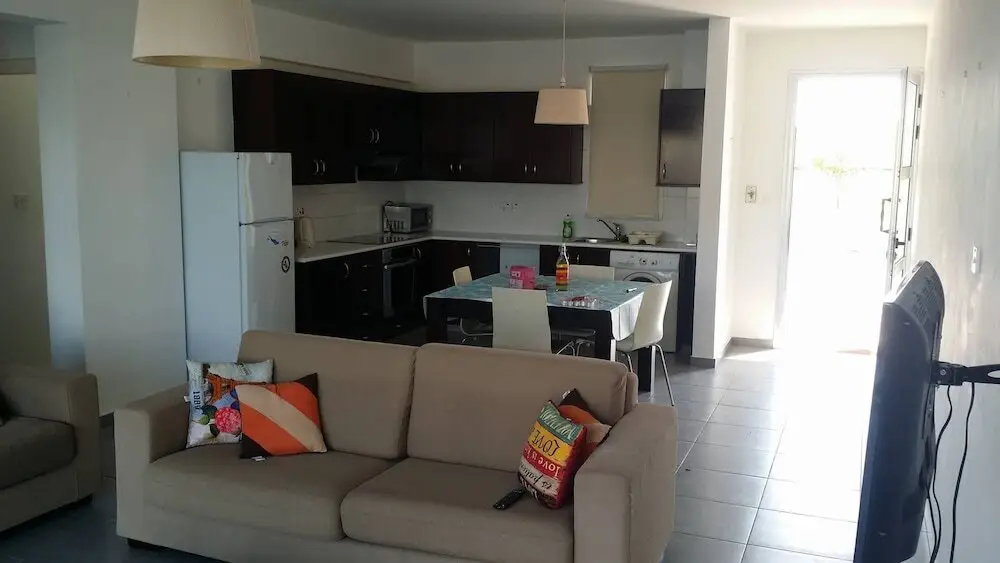 Героскипу: Purple Apple Apartments