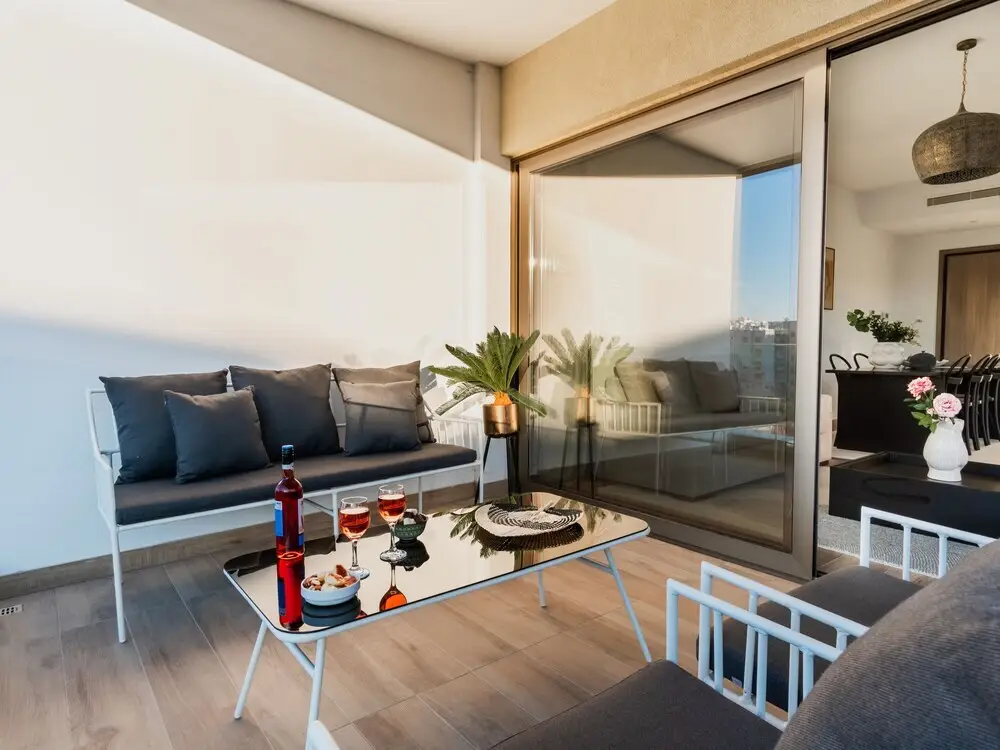 Гермасойя: "sanders Evolution - Nice 3-bdr Apt w/ Shared Pool"