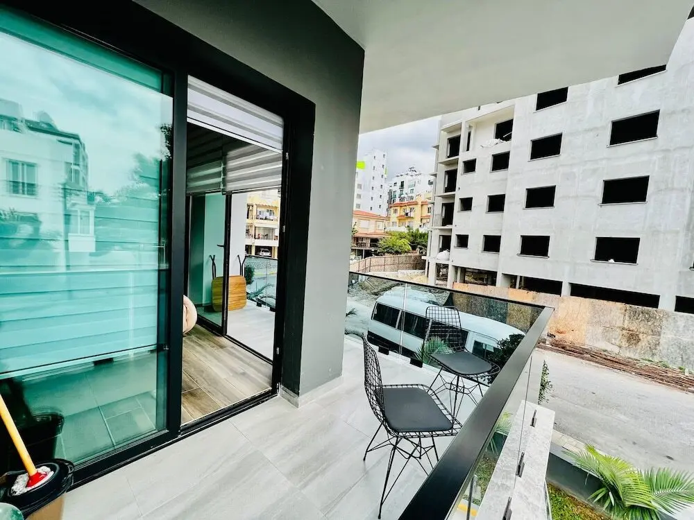 Цери: "A Brand new 1+1 Flat in Kyrenia. It is Central With a Lots of Facilities."