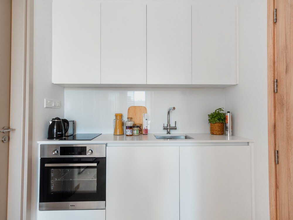 Лимассол: "sanders Crystal 1 - Cute  2-bdr. Apt. With Shared Pool"