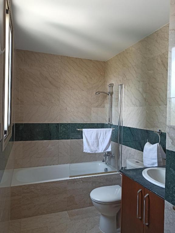 Полис Хрисохус: Villa Serenity - 3 Bedroom Beach Villa with private Swimming Pool