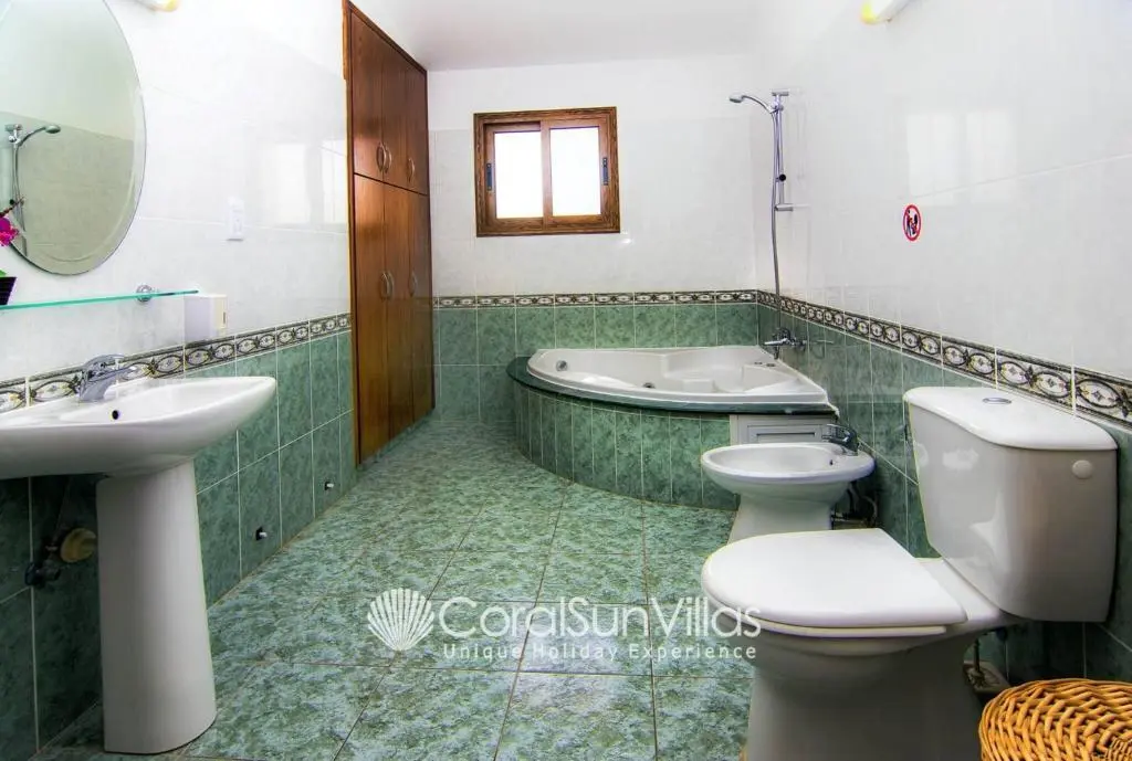 Пейя: Fabulous Villa In Coral Bay Near Beach, Amenities