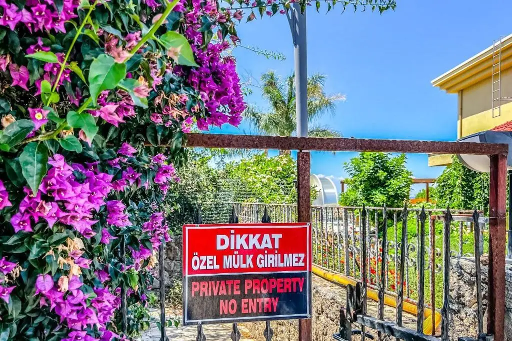 Fantastic Villa with Private Beach in Girne — фото 1
