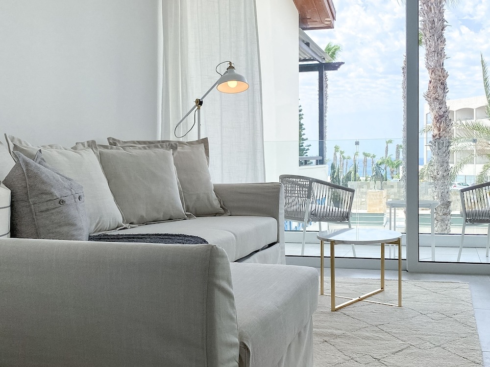 Phaedrus Living Seaside Modern Flat Limnaria 134 — фото 1