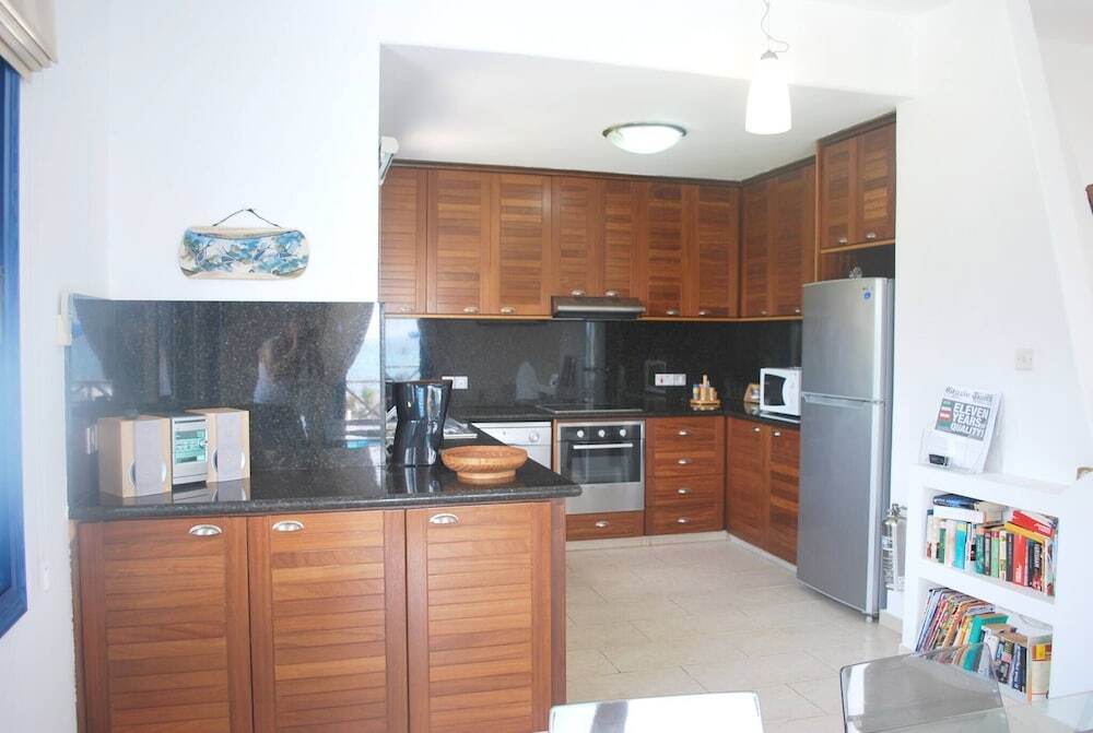Киссонерга: Sea Front Villa With Private Heated Pool, Quiet Area Paphos 322