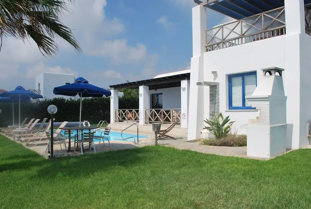 Киссонерга: Sea Front Villa With Private Heated Pool, Quiet Area Paphos 322