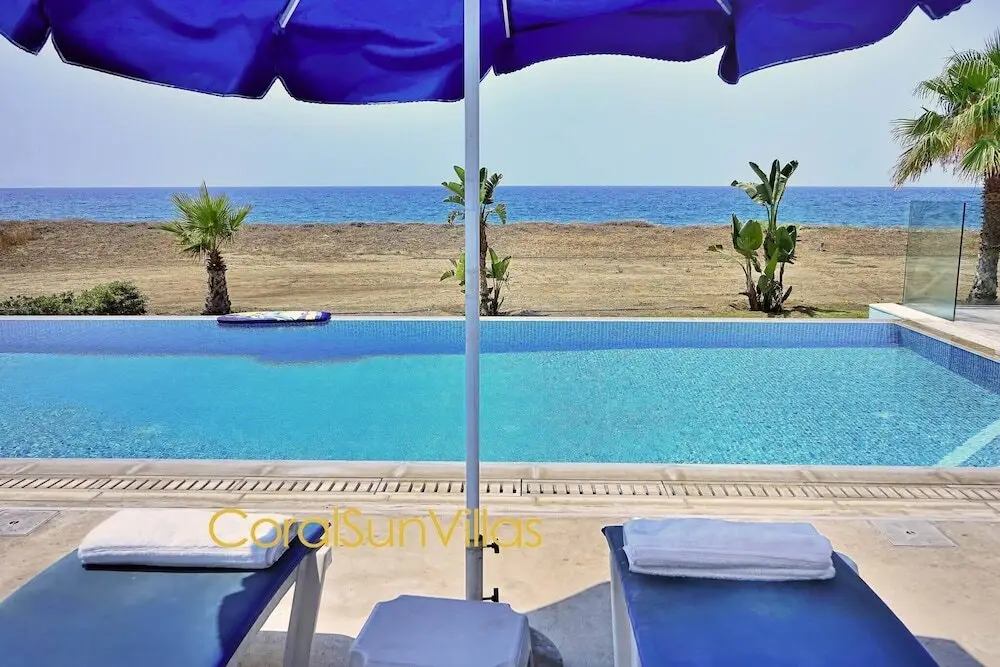 Аргака: Blue - Beach Front Spectacular Villa Sleeps 10