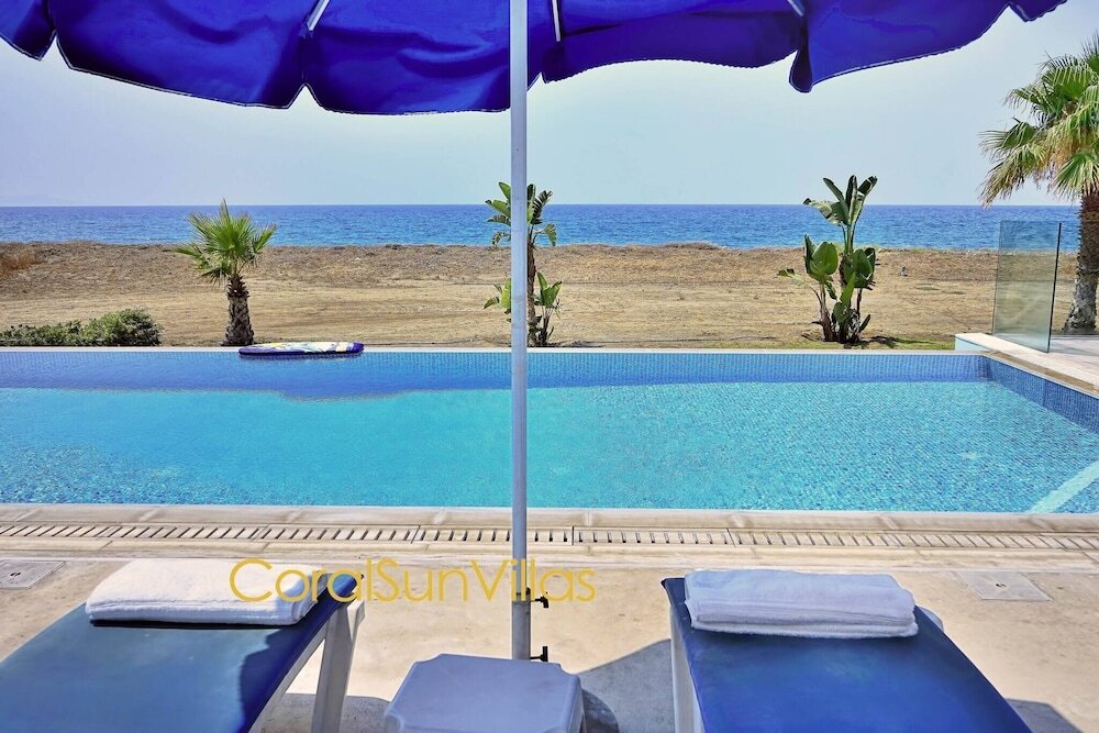 Аргака: Blue - Beach Front Spectacular Villa Sleeps 10
