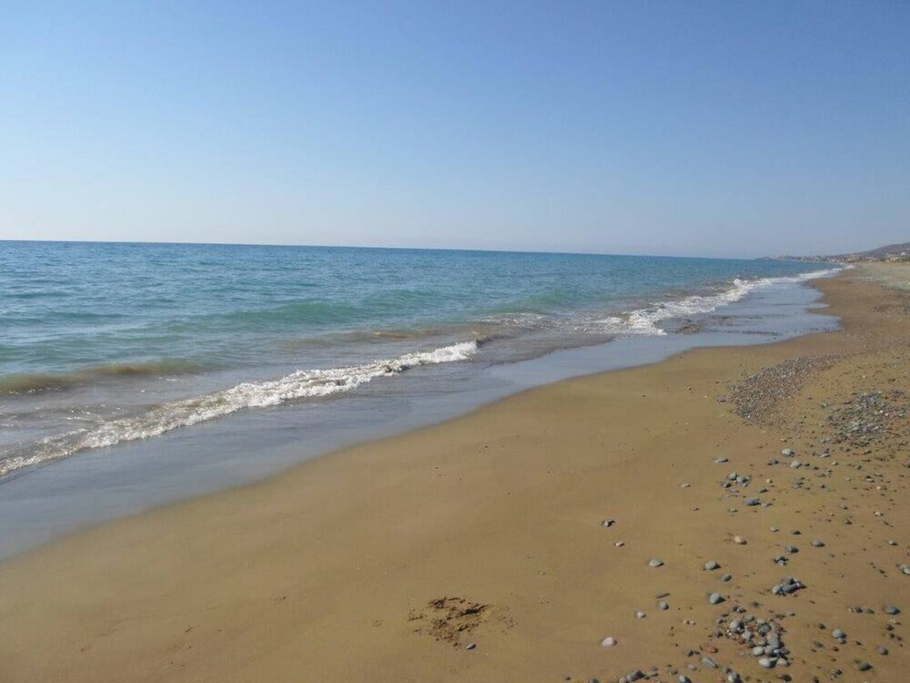 Аргака: Blue - Beach Front Spectacular Villa Sleeps 10