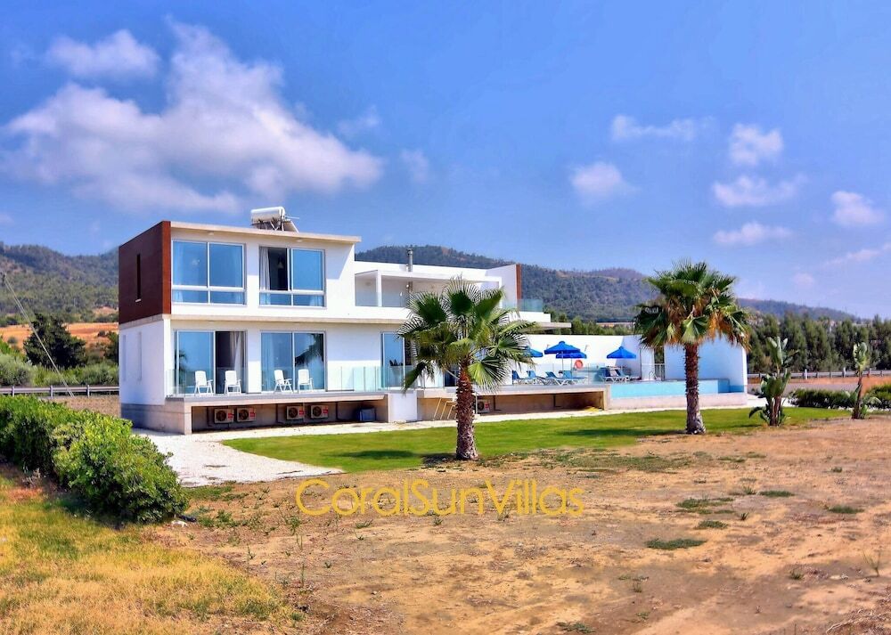 Аргака: Blue - Beach Front Spectacular Villa Sleeps 10