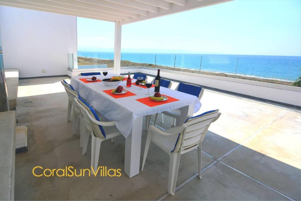 Аргака: Blue - Beach Front Spectacular Villa Sleeps 10