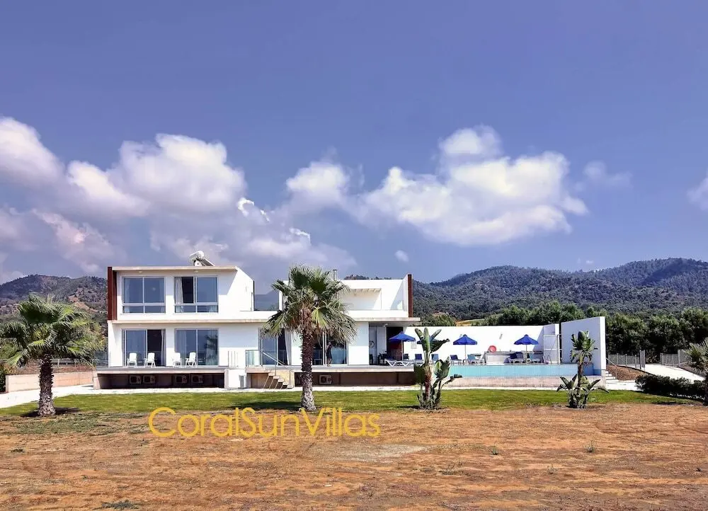 Аргака: Blue - Beach Front Spectacular Villa Sleeps 10