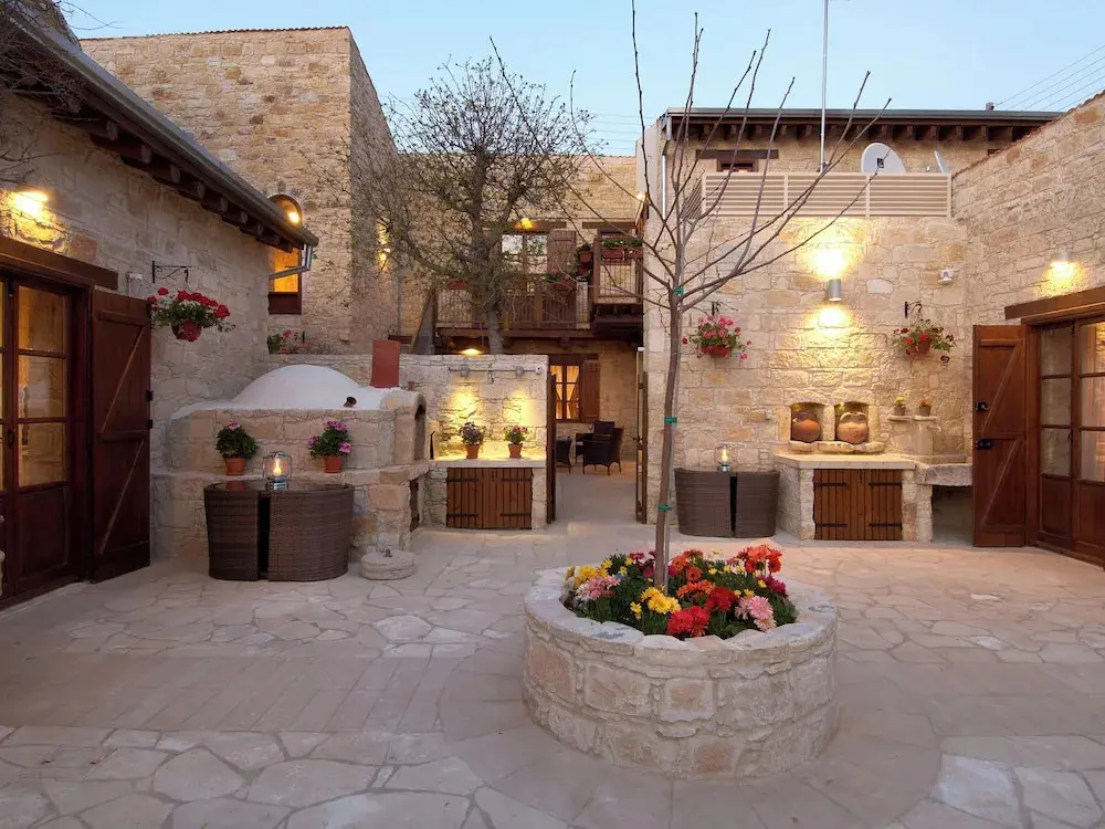 Какопетрия: Sanders Arsorama - Cute 1-bdr Apt w/ Shared Patio