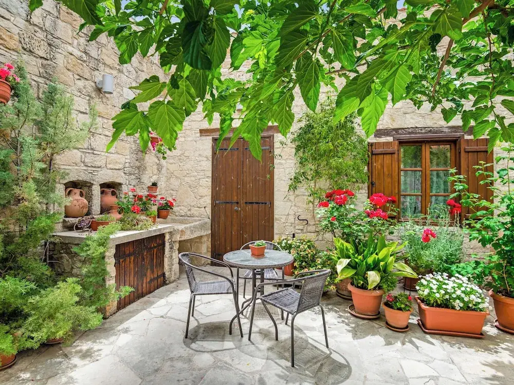 Какопетрия: Sanders Arsorama - Cute 1-bdr Apt w/ Shared Patio