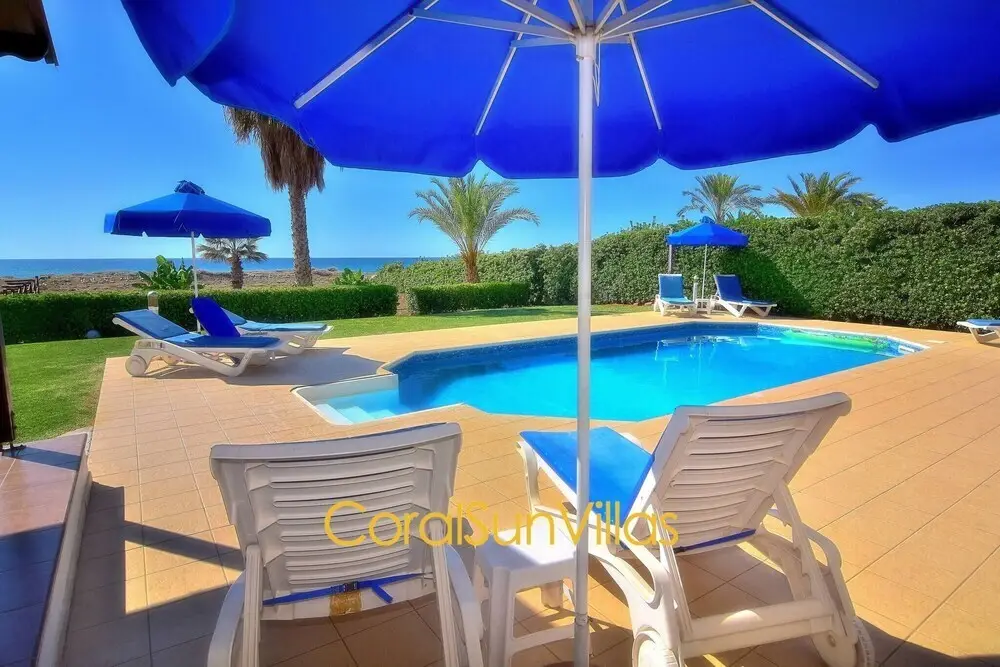 Аргака: Nature - Direct To Sandy Beach, Impressive Villa, Quiet Area