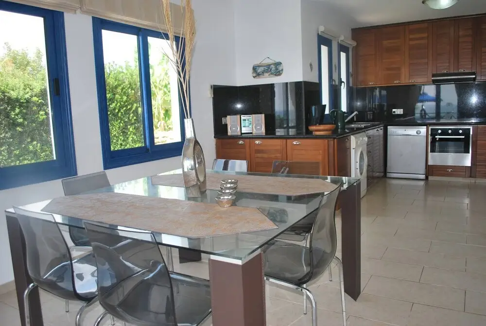 Киссонерга: Sea Front Villa, Heated Private Pool, Amazing Location Paphos 323