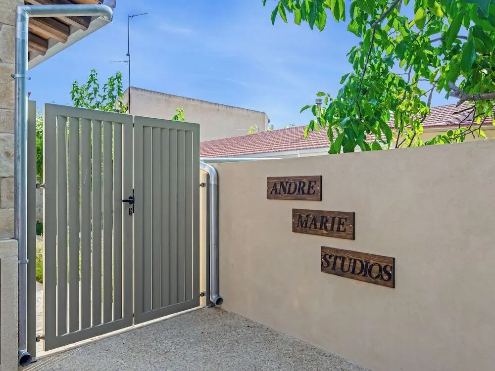 Sanders Andre Marie - Cozy Studio w Shared Garden — фото 1