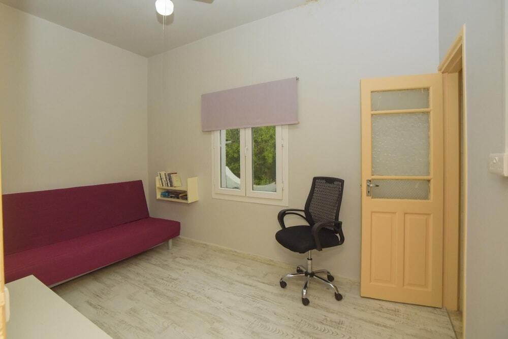 Озанкей: Cozy Home w Fireplace 10 min to Sea in Kyrenia