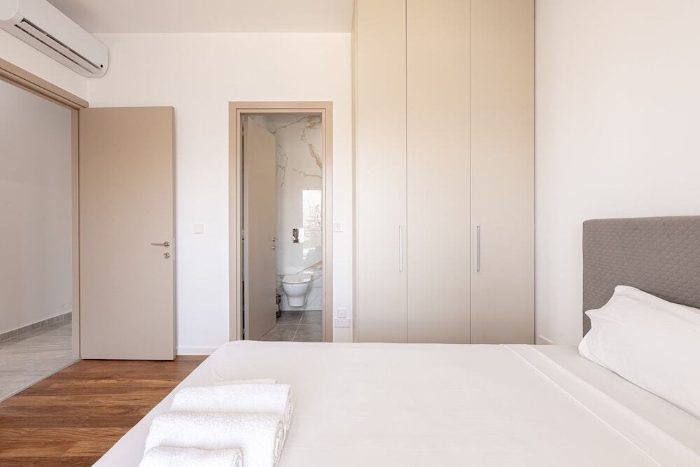 Лимассол: YAMAS Urban Living Sunny Pool Penthouse
