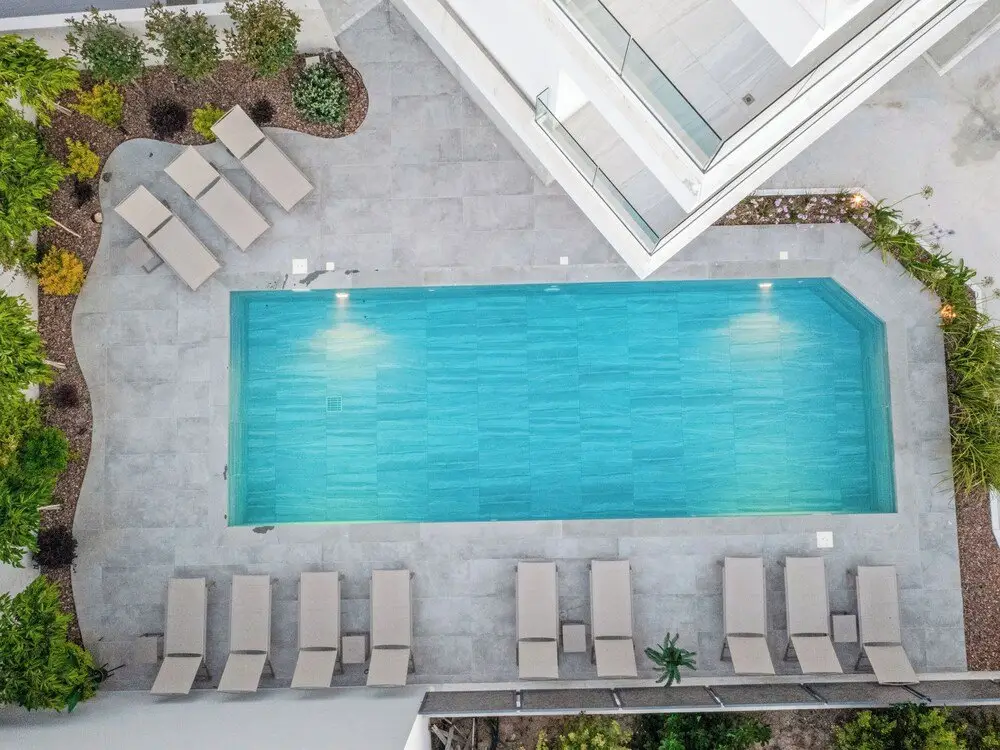 Sanders Olive - Chic 1-bdr Apt With Shared Pool — фото 1
