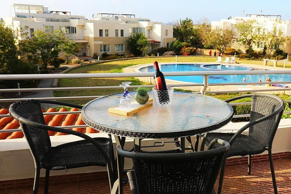 Теркедилмис: Flat w Shared Pool and Balcony in Kyrenia