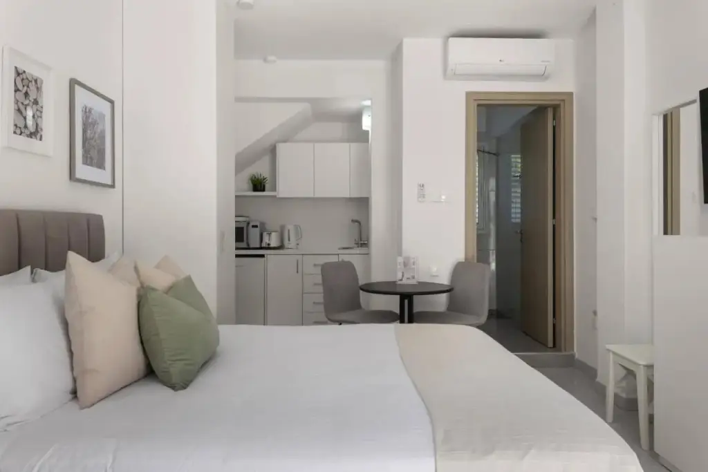 Пафос: Phaedrus Living: Alkminis Seaside Suites Sand