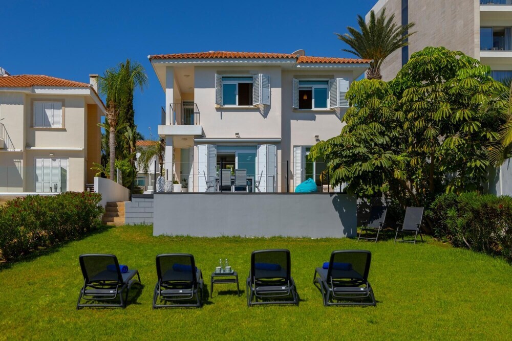 Протарас: Protaras Sunrise Zen Seafront Villa (No Front Desk Please Contact The Property In Advance)