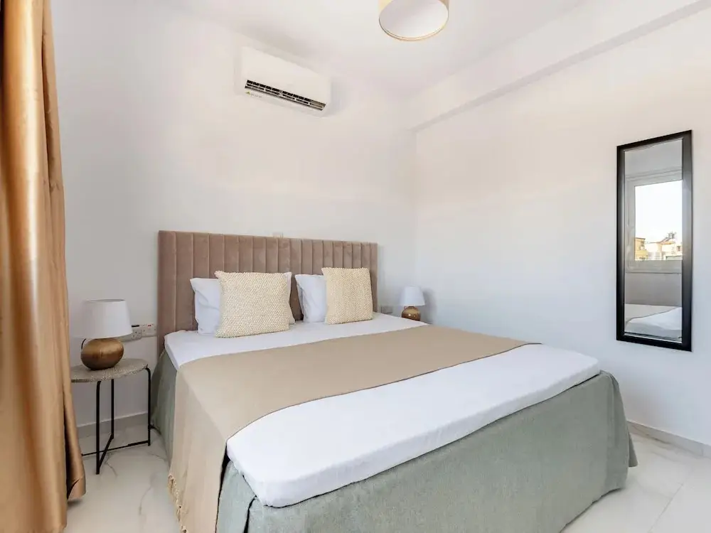 Лимассол: Sanders Cruise - Spacious 2-bdr Apt With Balcony