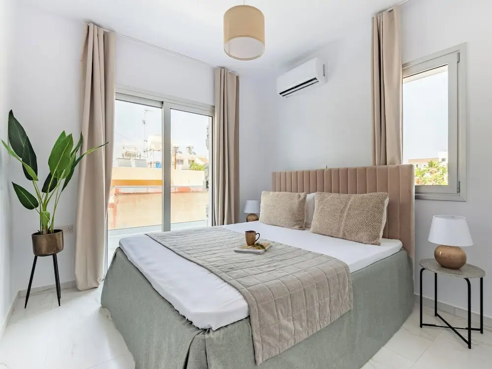 Лимассол: Sanders Cruise - Spacious 2-bdr Apt With Balcony