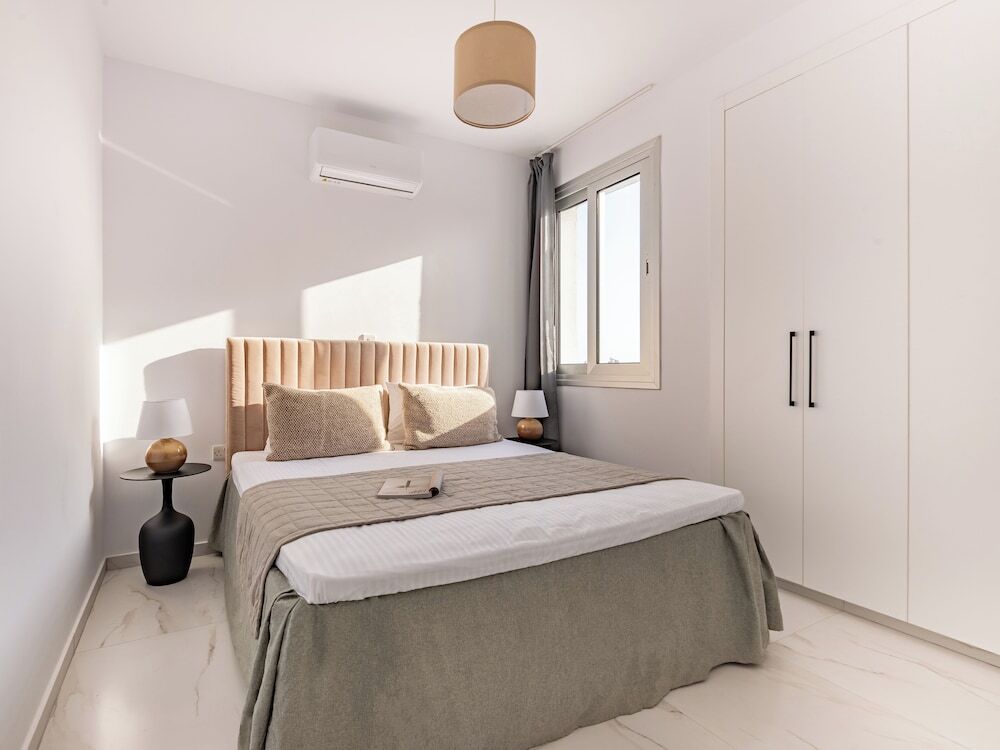 Лимассол: Sanders Cruise - Modern 1-bdr Apt With Balcony