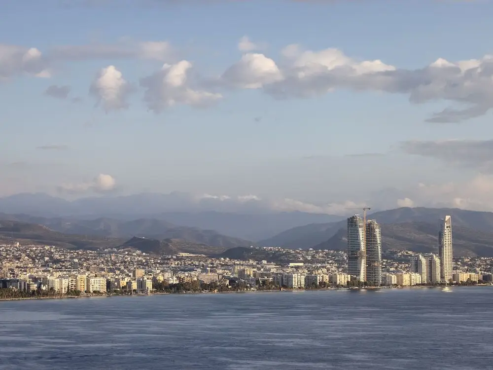Лимассол: Sanders Cruise - Bright 2-bdr Apt With 2 Balconies