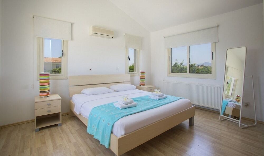 Перволия: Soothing Sunset Villa, 200m to the Beach