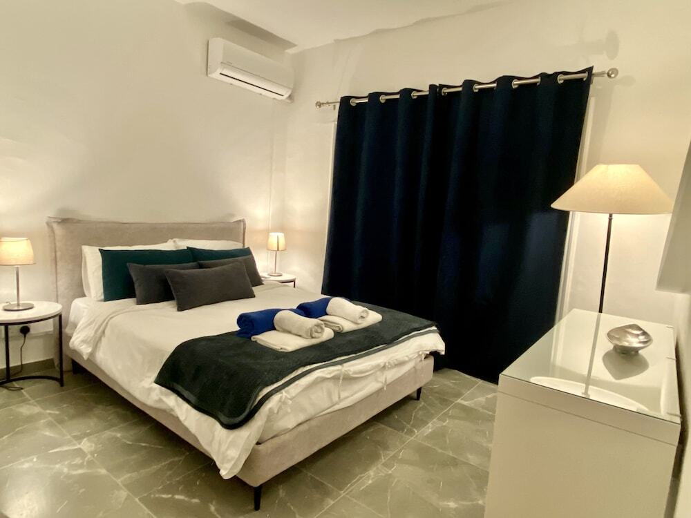 Агиос Тихонас: White Arches No.2 Sea View Apartment