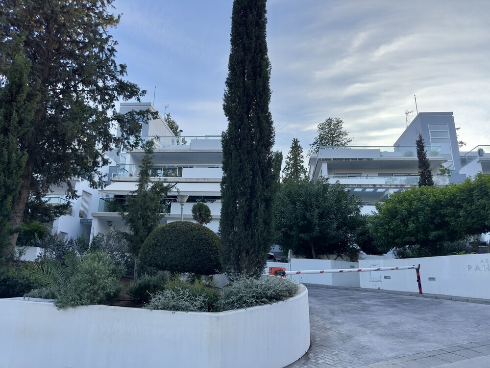 Welcome to Our Luxurious 1-bedroom Private Residence With a Special Patio — фото 1