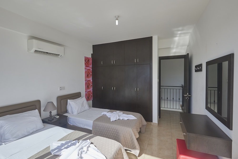 Паралимни: Protaras Pearl Villa Pe17